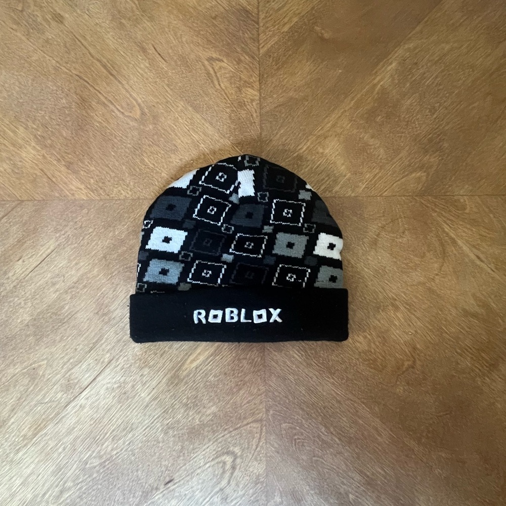 Roblox Youth Beanie Hat Black Gray White Logo Pattern OSFM Kids